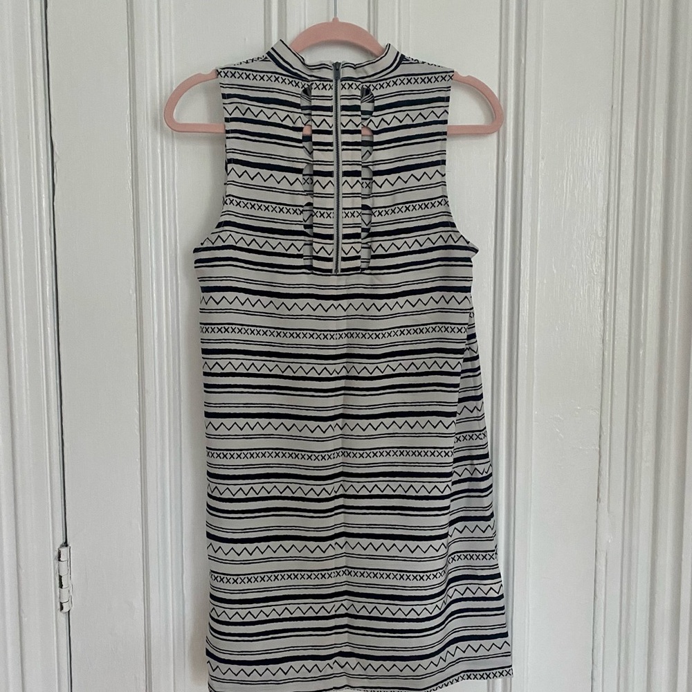 BCBGeneration Black and White Sheath Dress Knee-Length Sleeveless Mock Neck - Picture 3 of 4